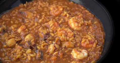 Preparación de caldo de gambas y limpieza de chipirones