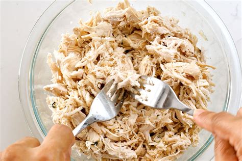 Pollo desmenuzado para el relleno