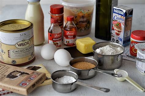 Variedad de ingredientes básicos para postres
