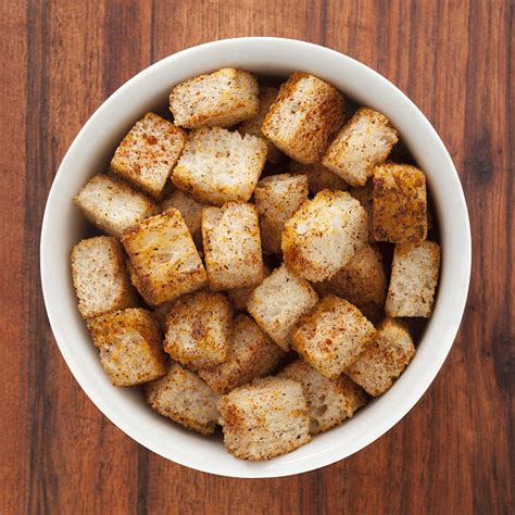 Ensalada con croutons de pan tostado