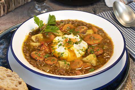 Lentejas con huevo y chorizo
