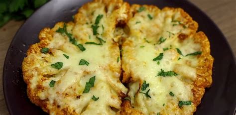 Filetes de coliflor a la plancha con queso rallado