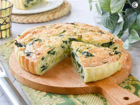 Quiche de espinacas con base dorada y relleno cremoso