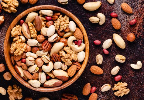 Variedad de frutos secos saludables para el corazón