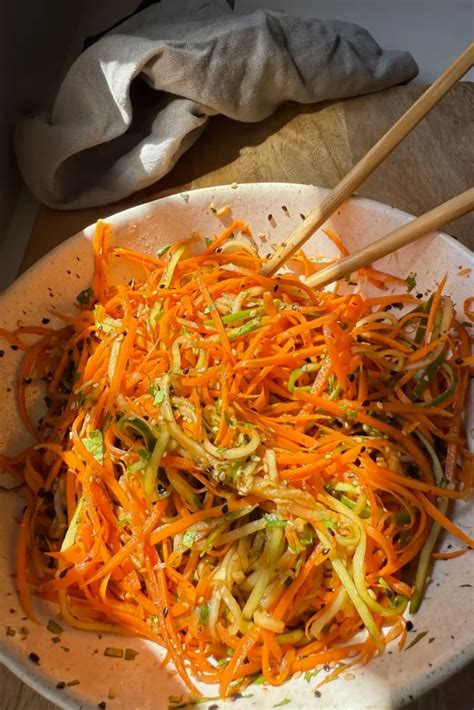 Ensalada de zanahoria y pepino fresca