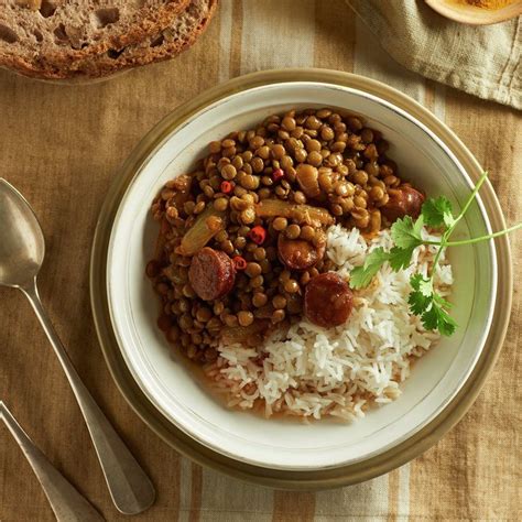 Plato de lentejas con arroz y chorizo