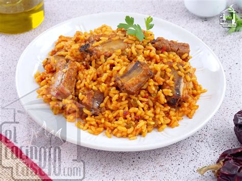 Arroz con costillas listo para servir