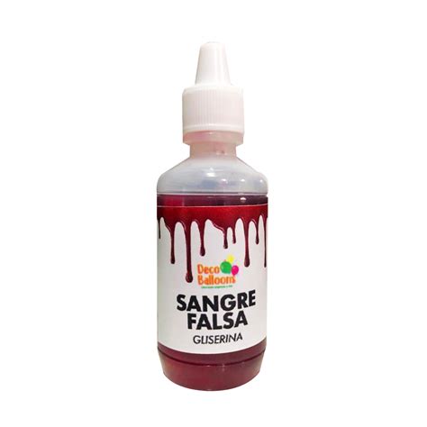Aplicación de sangre falsa en maquillaje