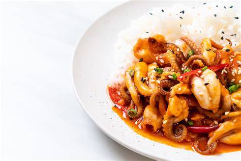 Rejos de pota en salsa picante con arroz