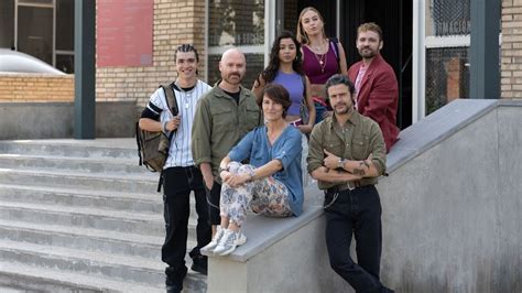 Imagen grupal del elenco de profesores de la serie 