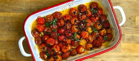 Tomates cherry asados con ajo y romero