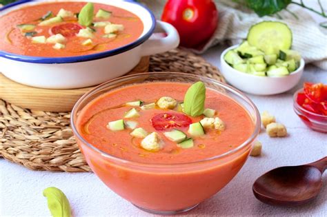 Preparación del gazpacho casero