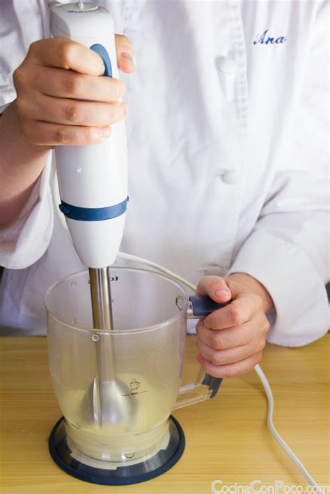 Ingredientes para alioli con batidora