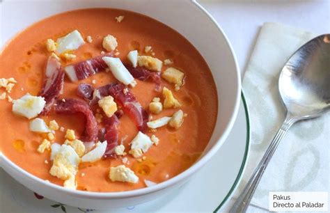 Salmorejo Cordobés tradicional con guarnición