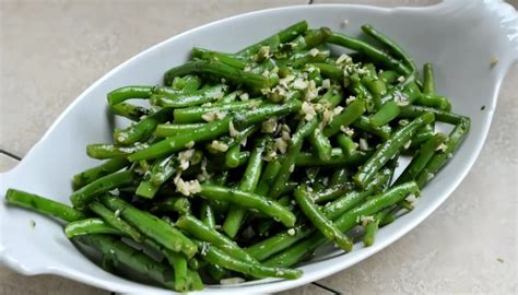 Plato de habichuelas salteadas con zanahoria