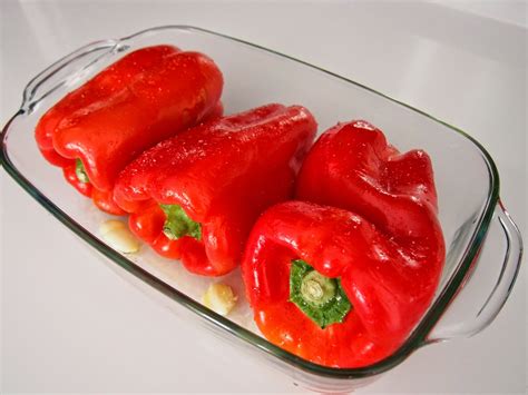 Pimientos rojos frescos para asar