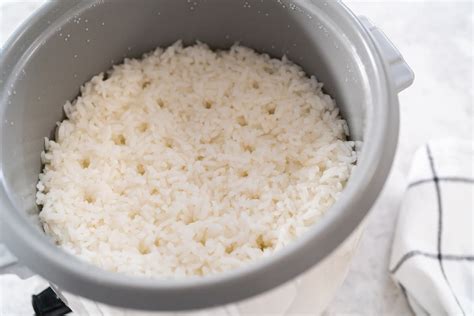 Arroz vaporizado en proceso de cocción