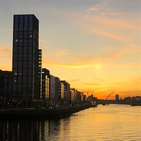 Vistas panorámicas de Dublín al atardecer