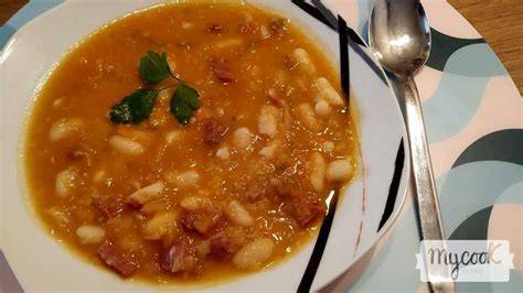 Alubias con jamón y otros condimentos