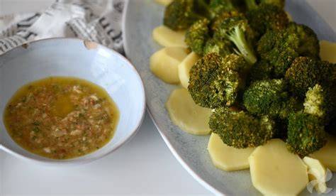 Brócoli al vapor con vinagreta de tomates secos