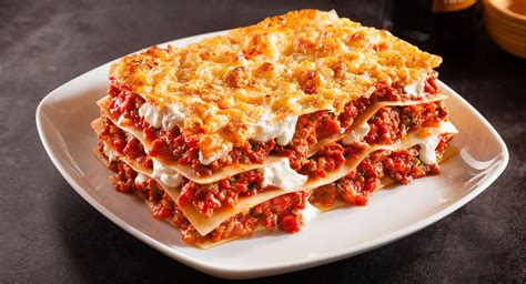 Lasaña con queso gratinado