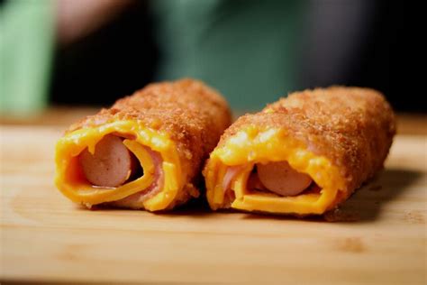 Corn dog casero con beicon y queso