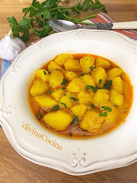 Patatas viudas servidas en un plato hondo