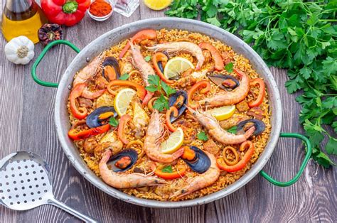 Variedad de paellas de marisco y mixtas