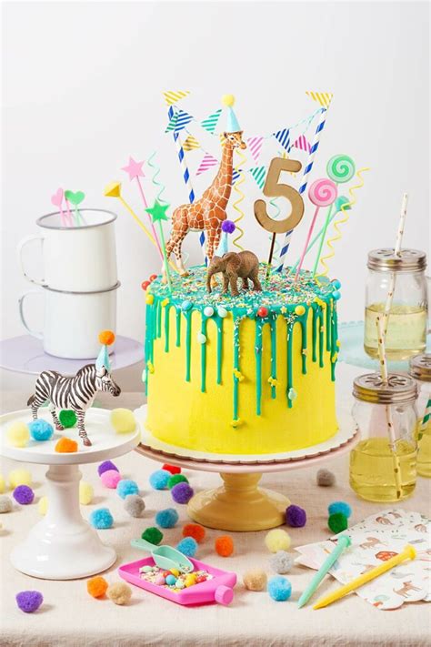 Tarta de cumpleaños infantil con decoración creativa