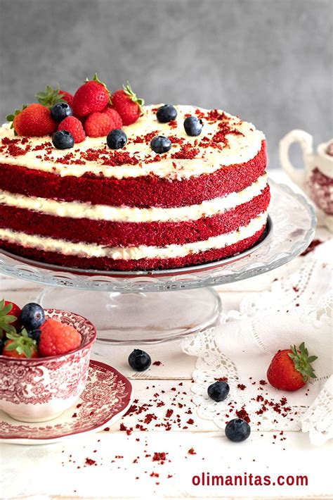 Tarta Red Velvet recién horneada con el característico color rojo