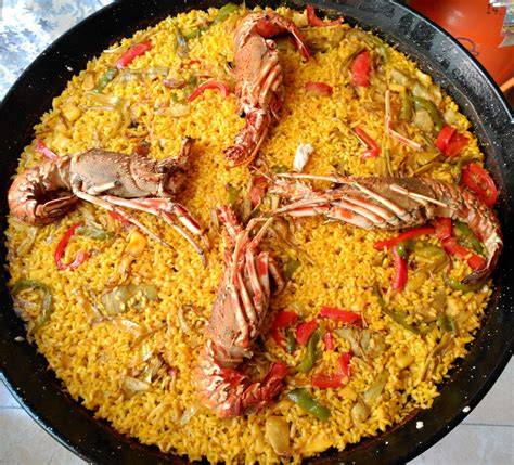 Paella de langosta fresca