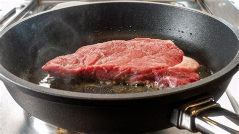 Sartén muy caliente para freír un filete