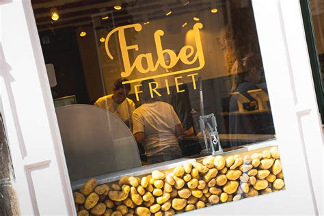 Cola de clientes en Fabel Friet