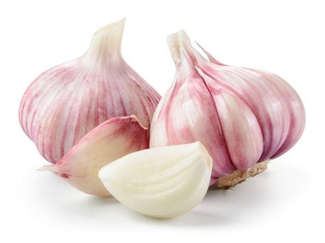 Mortero con ajos y aceite de oliva