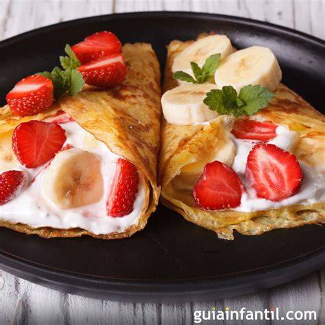 Crepes dulces con frutas y crema