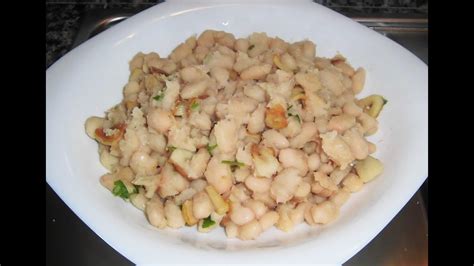 Alubias salteadas con ajo y perejil en sartén