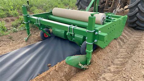 Maquinaria para la colocación de plástico acolchado