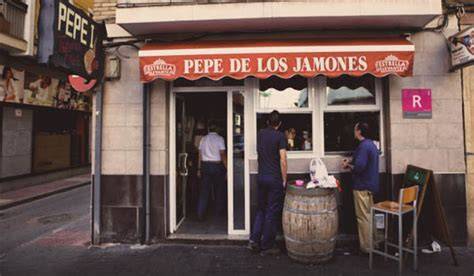 Fachada de Pepe de los Jamones en el Paseo de Corvera