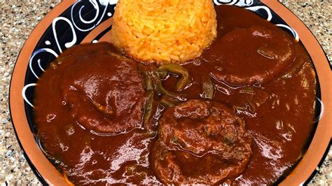 Tortitas de camarón con mole