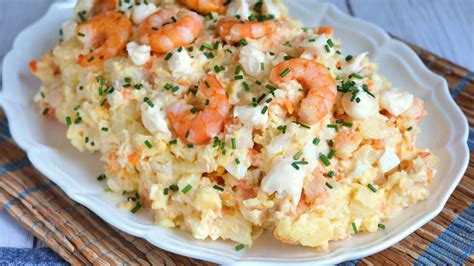 Tortilla de merluza con ensalada