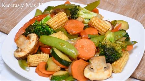 Plato de vegetales al vapor y salteados