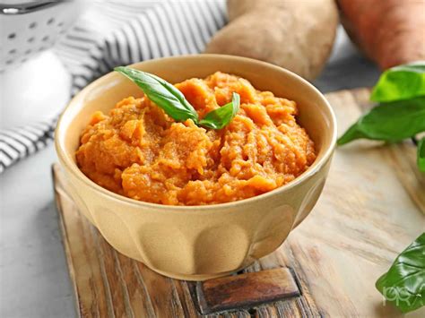 Boniato cocido y hecho puré con canela y limón