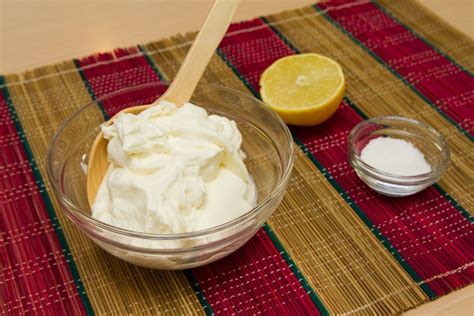 Ingredientes para hacer crema agria
