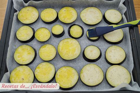 Rodajas de berenjena en un plato