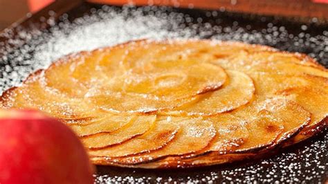 Tarta fina de manzana con hojaldre