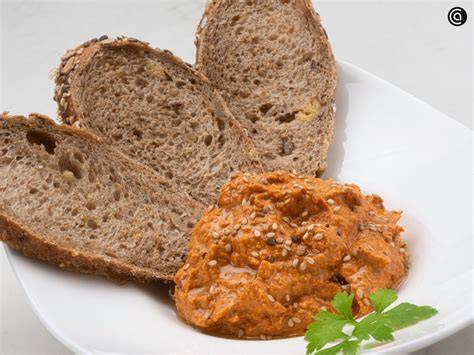 Tostadas con paté de pimientos morrones