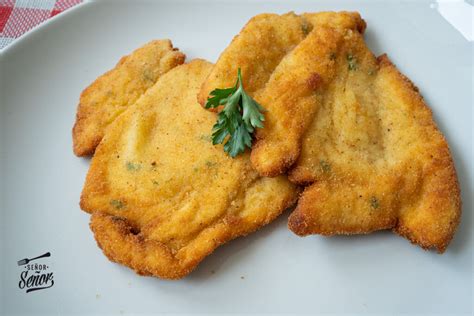Escalope de pollo empanado con guarnición