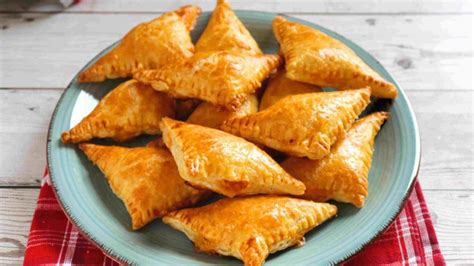 Ingredientes para empanada de hojaldre con palitos de cangrejo