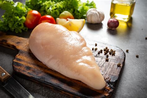 Pechuga de pavo fresca en un supermercado