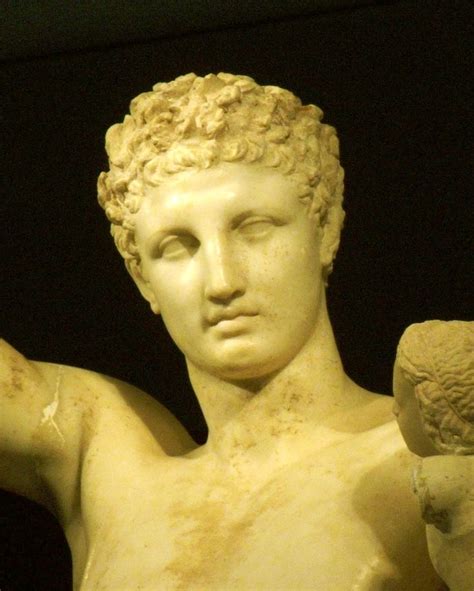 Representación del Hermes de Praxíteles con crépida